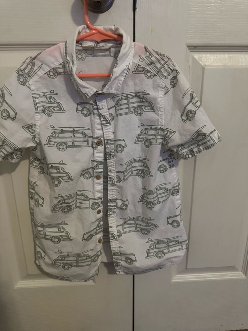 H&M White Short-Sleeve Button-Up Shirt with Green Car Print